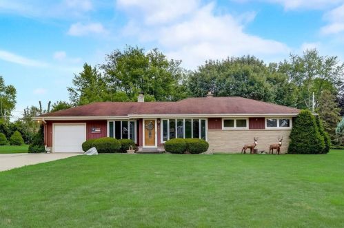 4601 Clearwater Pl, Waukesha, WI 53151-6809