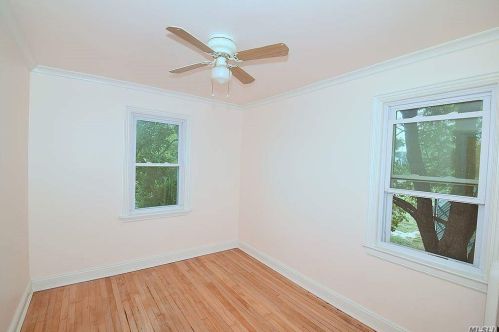 49 Gladys St, North Lindenhurst NY  11757-1202 exterior