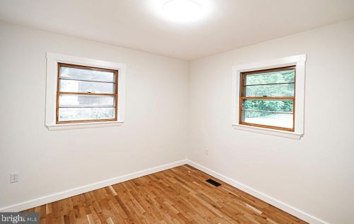 415 Liberty St, Charles Town WV  25414-1827 exterior