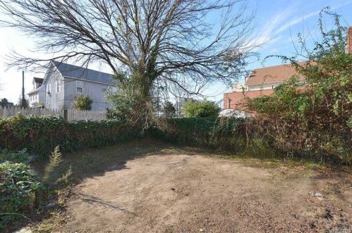 2111 Nameoke Ave, Far Rockaway NY  11691-3157 exterior