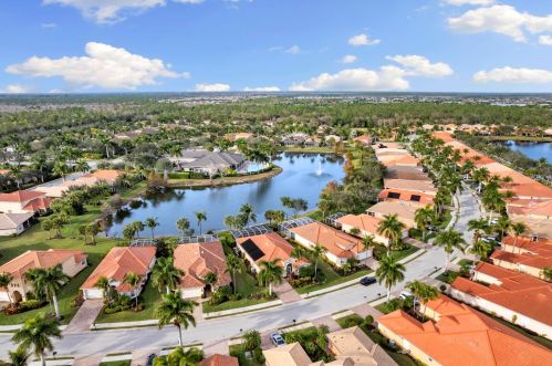 14255 Manchester Cir, Naples FL  34114-7221 exterior