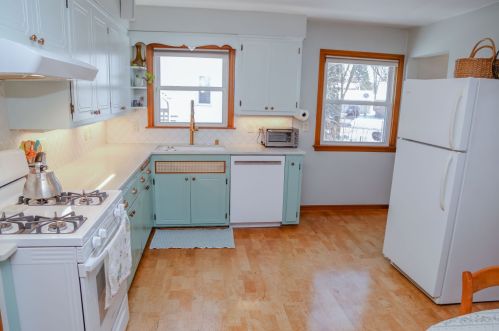 5655 Paradise Ln, Milwaukee, WI 53209-4516