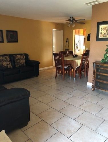 718 Idyllwild Ave, Rialto CA  92376-4816 exterior