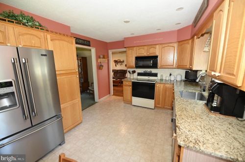 17 Briarwood Rd, Shrewsbury PA  17361-1801 exterior