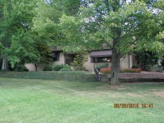 1727 Brookfield Rd, Hubbard, OH 44425-3009