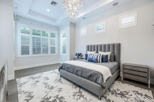 569 Neapolitan Way, Naples FL 34103-8568 exterior