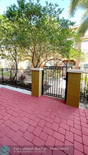 380 Lake Monterey Cir, Boynton Beach FL  33426-8444 exterior