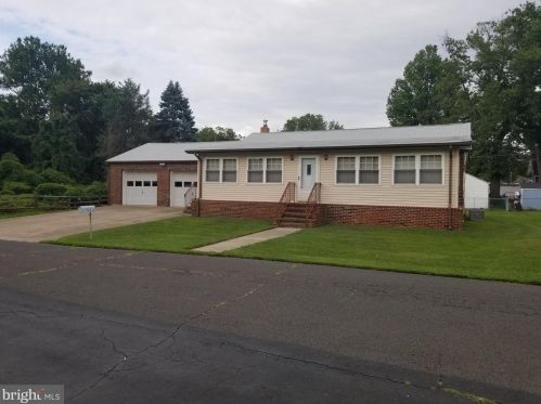 9261 Reed Ave, Yardley, PA 19067-6504