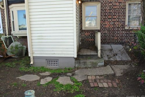 223 Alsace St, Bridgeport CT  06604-5200 exterior
