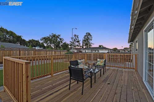 7865 Tamarack Dr, Pleasanton CA  94568-1549 exterior