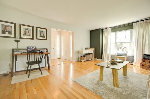 81 Drew Dr, Eastport NY  11941-1334 exterior