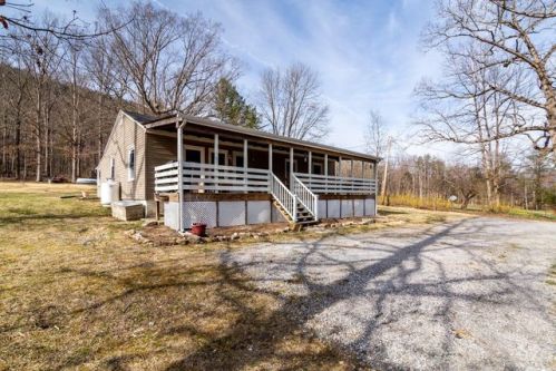 4864 Ramey Ln, Salem, VA 24153-2258