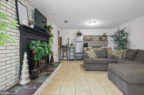 123 Davis Ave, Leesburg VA 20175-3405 exterior