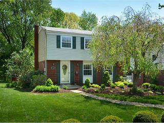 198 Crescent Gardens Dr, Pittsburgh, PA 15235-3540