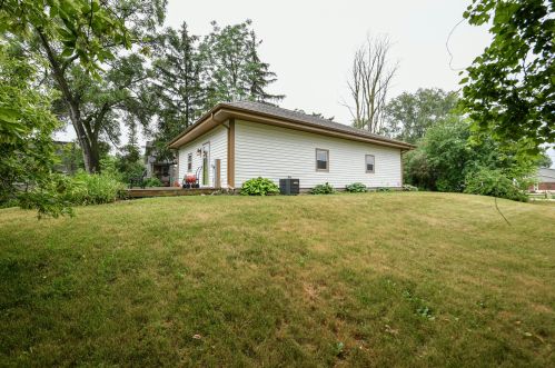 7711 Wind Lake Rd, Waterford, WI 53185-1517