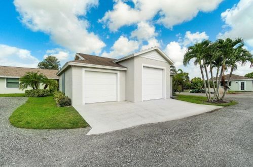 2904 Appaloosa Trl, West Palm Beach FL  33414-7639 exterior