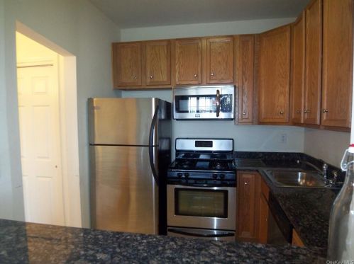 110 Heron Ln, Bronx, NY 10473-2466