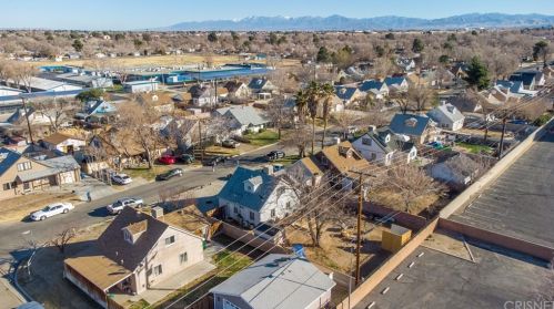 44327 Heaton Ave, Lancaster CA 93534-4337 exterior