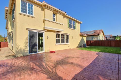 1741 Campos Ave, Woodland CA  95776-5327 exterior