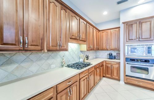 413 Islebay Dr, Ruskin FL  33572-3332 exterior