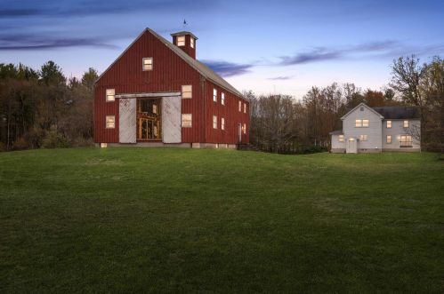 493 Liberty St, Salem, NH 03079-2448