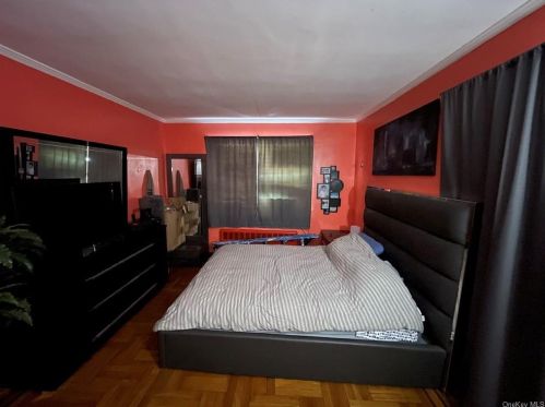 668 236th St, Bronx NY  10466-1703 exterior