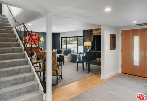 3584 Sepulveda, Van Nuys CA 91402-4305 exterior