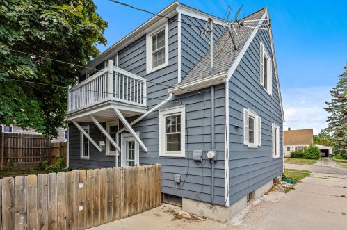 1142 8 Ave, West Bend WI 53090-1802 exterior