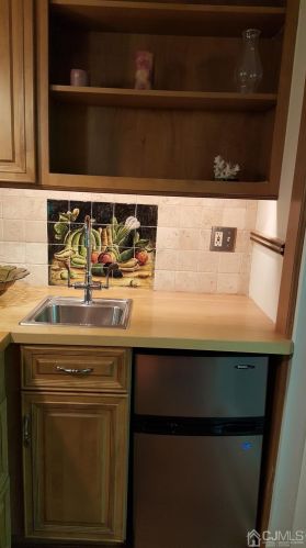 47 Coriander Dr, Princeton NJ  08540-9428 exterior