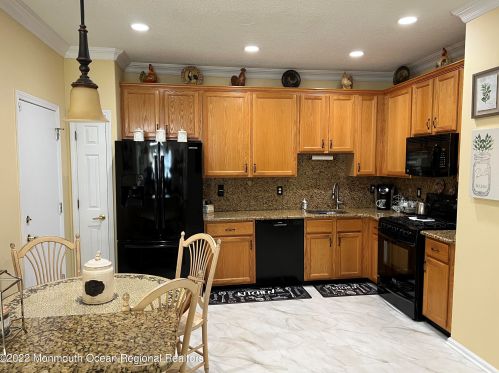 39 Riva Blvd, Bricktown NJ 08723-7983 exterior