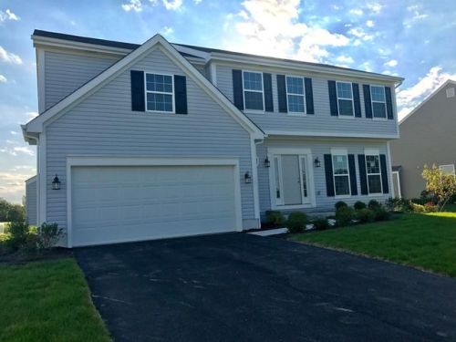 147 Terrier Ct, Pataskala, OH 43062-9797