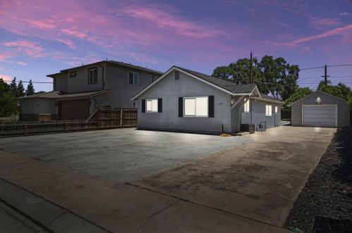 802 Ripona Ave, Ripon, CA 95366-2058