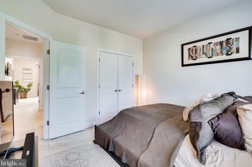 6857 Hartzell Hill Ln, Haymarket VA  20169-4944 exterior