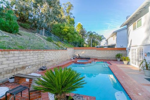 27067 Alabastro Dr, Santa Clarita CA  91354-2215 exterior