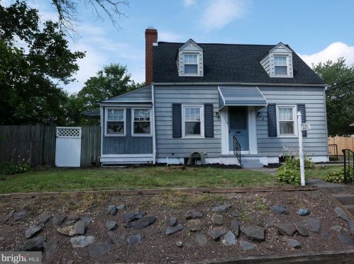 221 Diamond St, Pottstown, PA 19464-4255