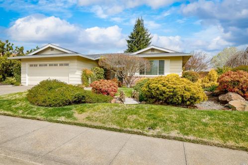 8894 Oakmont Dr, Santa Rosa, CA 95409-6455