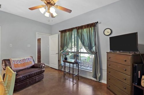 707 Main St, Waxahachie TX  75165-3233 exterior