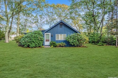 647 Pine Neck Rd, Southold, NY 11971-3411