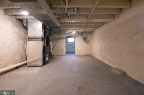 6526 Chew Ave, Philadelphia PA 19120-2332 exterior