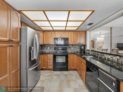 5293 Stonybrook Ln, Boynton Beach FL  33437-1616 exterior