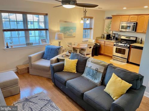 310 36th St, Brigantine City, NJ 08203-1546