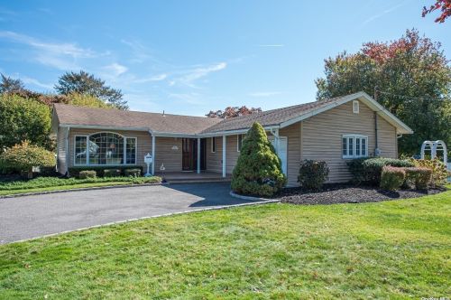 60 Cutter Pl, Babylon, NY 11704-8302