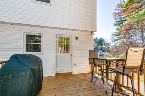 30 Porcupine Cir, Salem NH  03079-2868 exterior