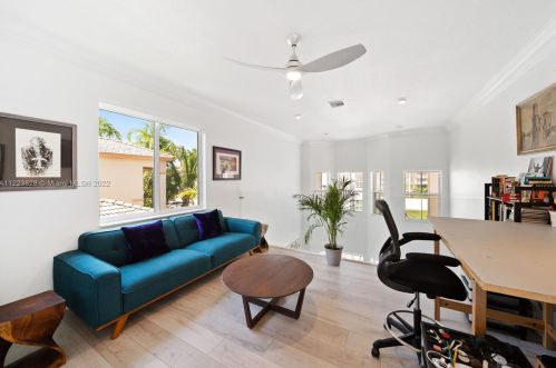 211 15th St, Dania Beach FL  33004-4244 exterior