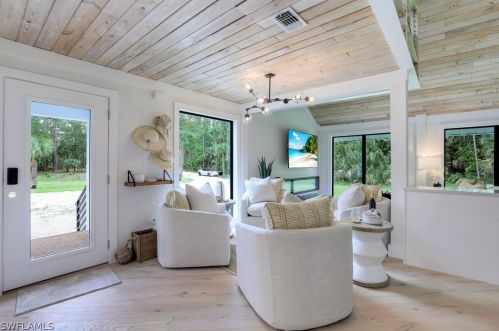 5019 Hawthorn Woods Way, Naples FL  34116-5017 exterior
