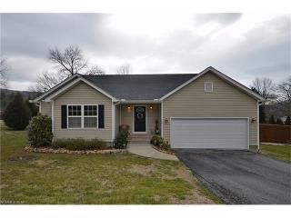 104 Tree Haven Blvd, Hendersonville, NC 28791-1624