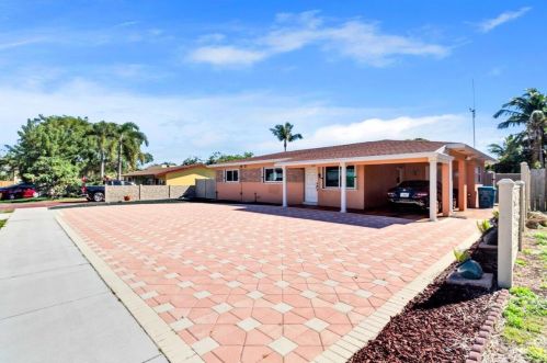 214 3rd Ave, Boynton Beach FL  33435-4527 exterior