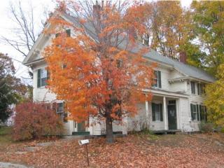 84 Main St, Raymond, NH 03077-2349