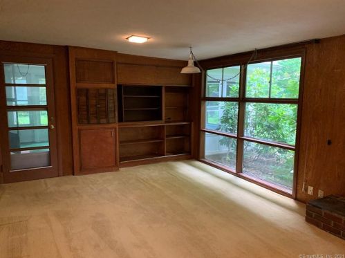 156 Green Manor Rd, Manchester CT  06042-3361 exterior