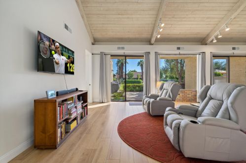 139 Desert Dr, Rancho Mirage CA  92270-4923 exterior